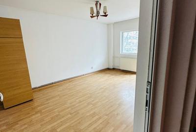 Apartament cu 3 camere decomandat, mobilat în Dacia