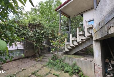 Casă cu 3 camere în Andrei Mureșanu