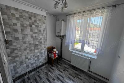 Apartament cu 2 camere decomandat în Petrila - 1