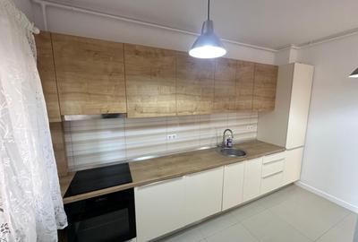 Apartament cu 3 camere semidecomandat în Otopeni