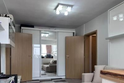Apartament cu 2 camere semidecomandat în Micro 6 - 1