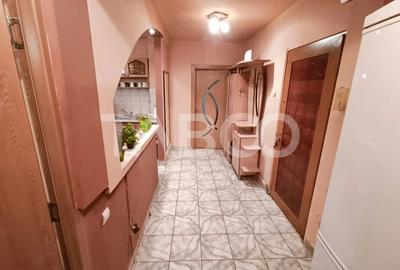 Apartament cu 3 camere semidecomandat în Central