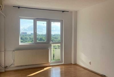 Apartament cu 3 camere semidecomandat în Tineretului