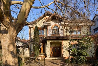 Casă individuală cu 7 camere cu Canalizare în Pantelimon - 2