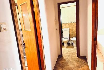 Apartament cu 3 camere semidecomandat în Mircea cel Bătrân