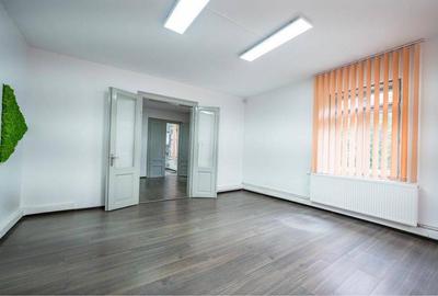 Casă cu 2 camere cu Teren 120 Mp în Central - 1