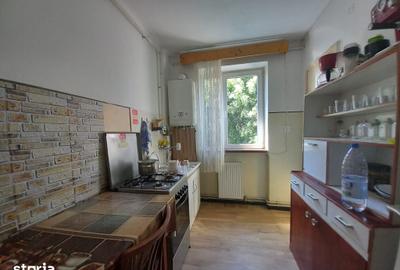 Apartament cu 2 camere decomandat în Traian