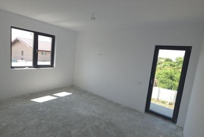 Casă cu 4 camere în Domnești