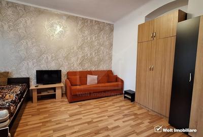 Apartament cu 3 camere semidecomandat, mobilat în Central