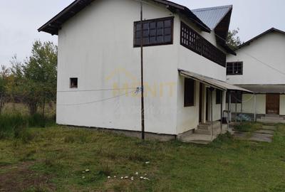 Casă cu 6 camere cu Teren 11250 Mp în Ștubeiu - 4