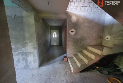 Casă individuală cu 5 camere cu Canalizare în Jebel - 13