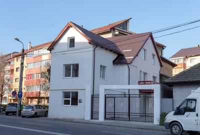 Apartament cu 4 camere decomandat în Noua - 1