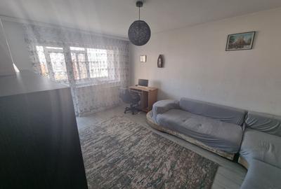 Apartament cu 3 camere decomandat, mobilat în Tomis III
