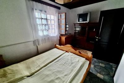 Casă cu 4 camere cu Teren 4500 Mp în Poieni