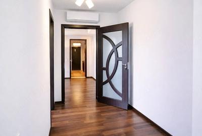 Apartament cu 3 camere semidecomandat în Micro 16