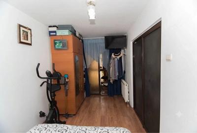 Apartament cu 3 camere semidecomandat în Ștefănești