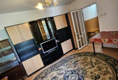 Apartament cu 3 camere decomandat în Roman - 5