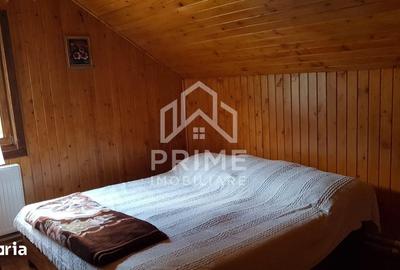 Casă cu 5 camere cu Teren 3220 Mp în Central - 3
