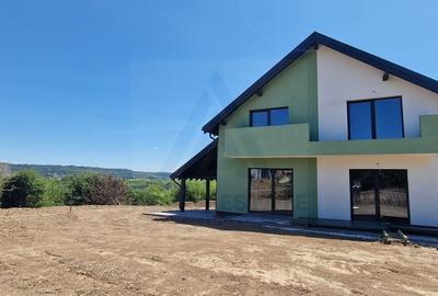 Casă cu 4 camere în Șelimbăr