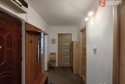 Apartament cu 3 camere decomandat, mobilat în Girocului
