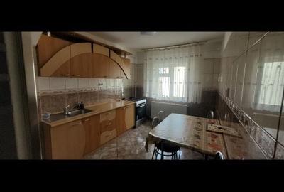 Apartament cu 2 camere semidecomandat în Micro 6 - 2