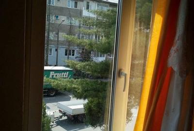 Apartament cu 2 camere decomandat în Ștei