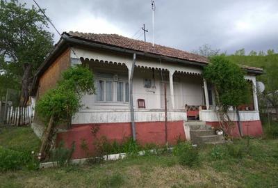 Casă cu 4 camere în Central