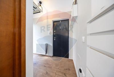 Apartament cu 3 camere semidecomandat, mobilat în Tractorul - 10