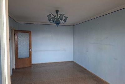 Apartament cu 3 camere decomandat în Republicii