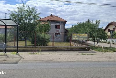 Casă cu 4 camere cu Teren 1088 Mp în Central