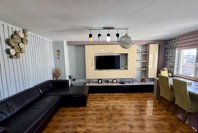 Apartament cu 4 camere decomandat în Trocadero