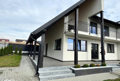 Casă cu 4 camere în Mitocu Dragomirnei