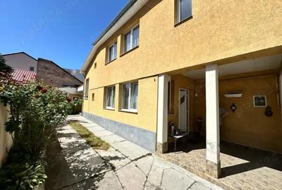 Casă individuală cu 5 camere cu Canalizare în Titulescu