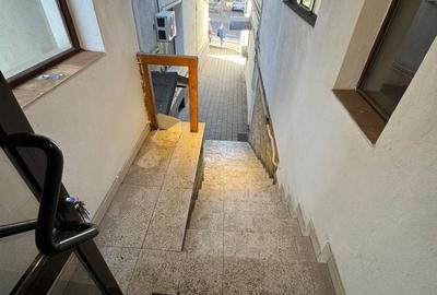 Spațiu comercial, de 300 mp, în Central - 3