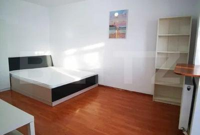 Garsonieră decomandată, mobilată în Plopilor