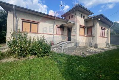Casă individuală cu 4 camere cu Teren 1433 Mp în Moara