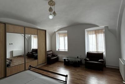 Apartament cu 3 camere semidecomandat, mobilat în Boul Roșu - 1