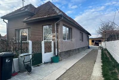 Casă cu Teren 1138 Mp în Șăulești - 1