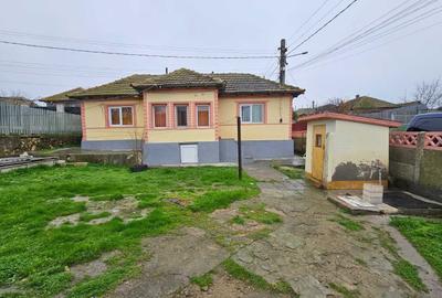 Casă cu 4 camere în Hârșova - 1