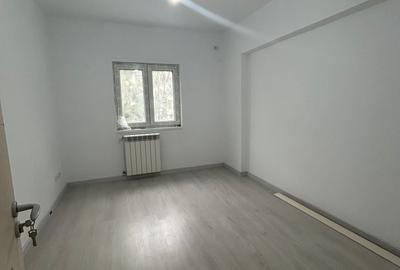 Apartament cu 3 camere decomandat în Sud