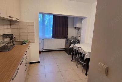 Apartament cu 3 camere decomandat în Micro 4 - 2