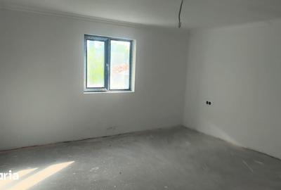Casă cu Teren 463 Mp în Costești - 7