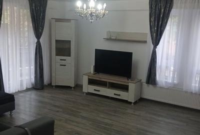 Apartament cu 2 camere, mobilat în Central