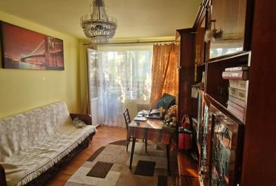 Apartament cu 2 camere semidecomandat, mobilat în Decebal