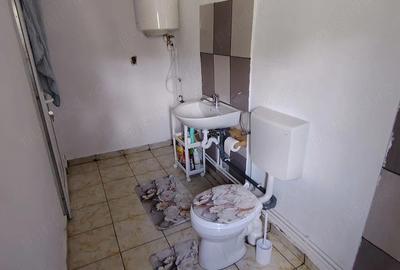 Casă cu 2 camere cu Teren 4500 Mp în Central