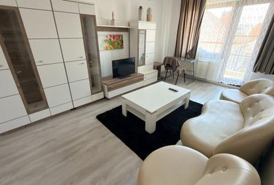 Apartament cu 3 camere decomandat în Sud