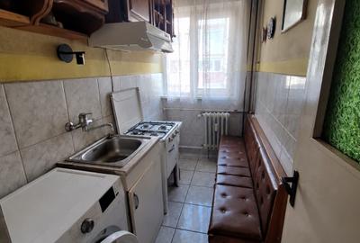 Apartament cu 3 camere semidecomandat, mobilat în Circumvalațiunii - 7