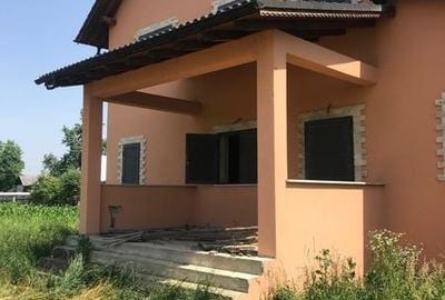 Casă cu 4 camere cu Teren 260 Mp în Central - 3