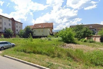 Teren Construcții intravilan de 978 mp, în Tractorul - 3
