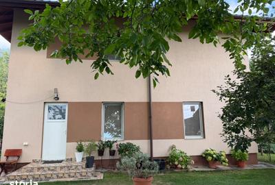 Casă cu 4 camere cu Teren 1000 Mp în Bănești